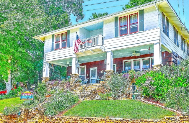 Lake Junaluska 14 Bedroom Inn, Perfect for Reunions, Retreats, Weddings & More!