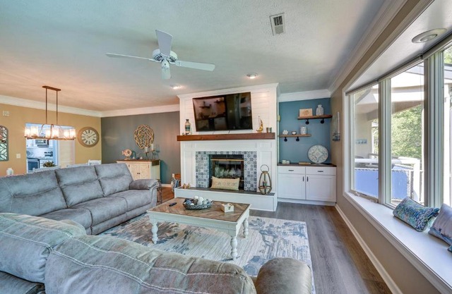Lake Keowee Condo Resort Pools and Lake Access!