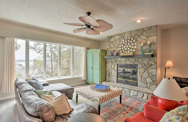 NEU-Lake Keowee Resort Condo mit Blick auf den See und Pools