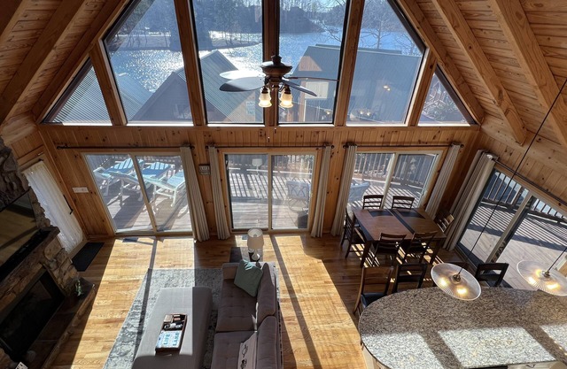 Lake Keowee Retreat with boat slip & lots of entertainment space near Clemson U