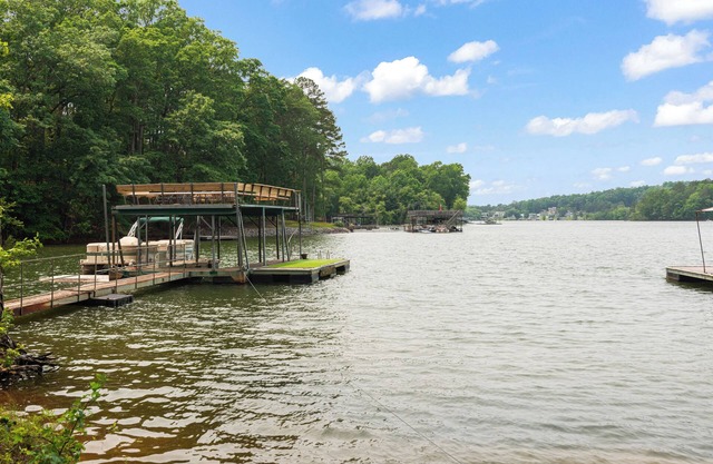Lake Lanier Lakefront, Private Dock, Quiet Cove
