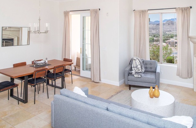 Lake Las Vegas, trails, golf, entertainment and more right out your front door.