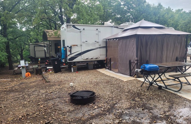 Lake Life at the Arbuckles! No Hassle Camping! Stationary campers ready for fun!
