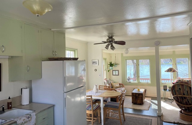 Lake life cottage + bunk cabins