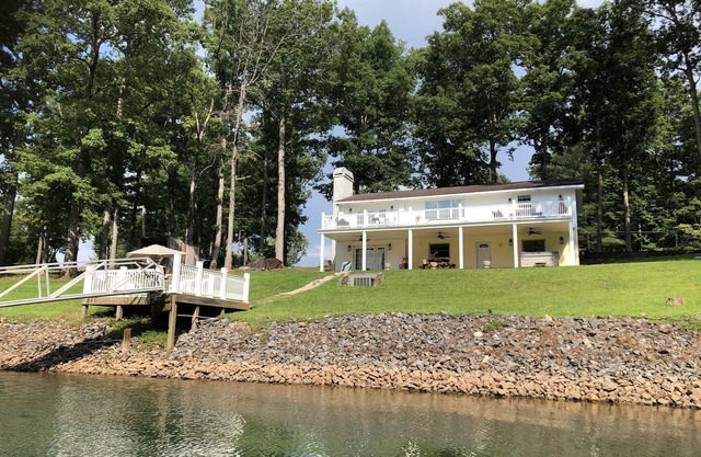 Lake Life-Lake Front-Hot Tub