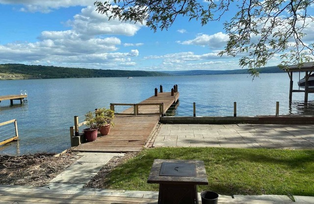 Lake Living w/ Salt Water Hot Tub