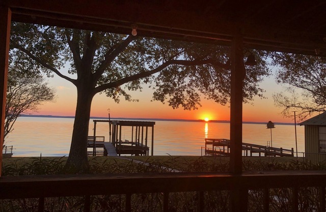 Lake Livingston Lakeside Retreat