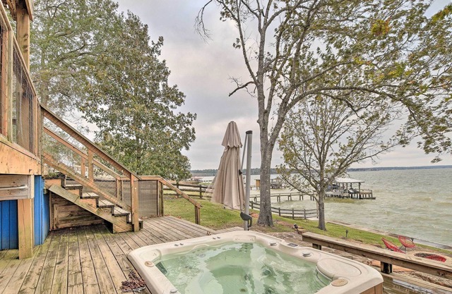 Lake Livingston Vacation Rental w/ Hot Tub!