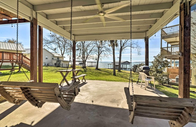 Lakefront Livingston Home mit Bootshaus und Kajaks!