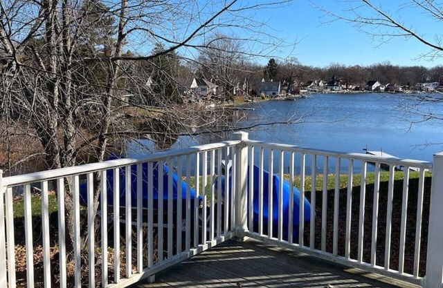 Lake Loft Getaway MI Center