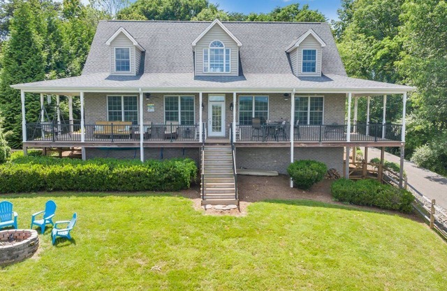 LAKE Lookout: home with lake views!