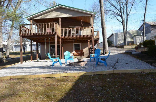 Lake Lover's Paradise! 3 Bed/2 Bath, Walk to Lake on Lake Cumberland!