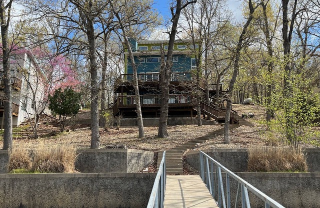 Lake Lovers Retreat for multiple families and large groups!