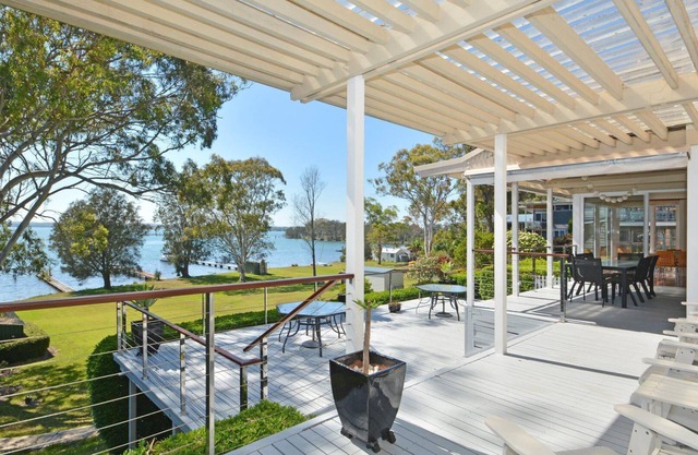 Morisset Bay Waterfront Views House
