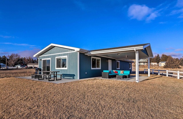 Lake McConaughy Getaway w/ Patio - Walk to Beach