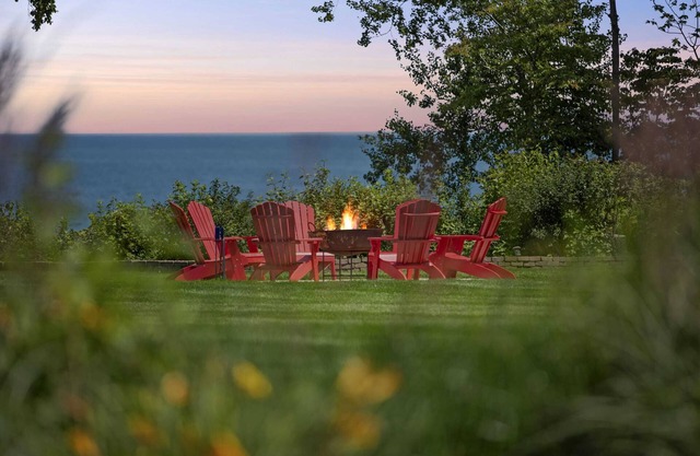 Lake Michigan Beachfront - King Suite - Rec Room