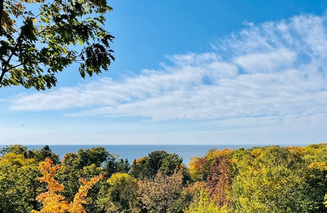 Lamkin Lake View: Lake Michigan views - beaches, snowmobiling, skiing & more!