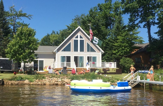 Lake Mitchell Cottage- Sleeps 10-12 comfortably. Great location with Sandy Beach