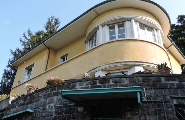 Komfortables Herrenhaus im Bauhausstil, Seeblick, großer Garten, umgeben von Wäldern