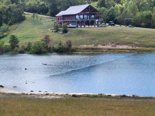 Lake Mountain Manor