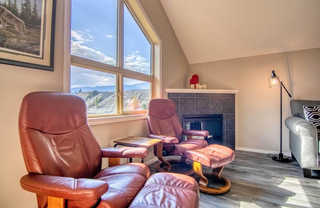 Lake & Mountain View Penthouse | Hot Tub | Pool