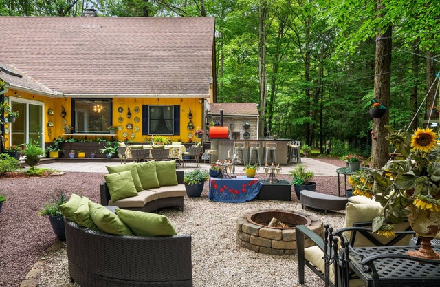 Lake Naomi Forest Oasis Retreat with Hot Tub & Lounging Galore