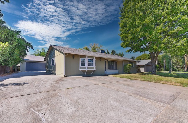 Lake Natoma Retreat - minutes from Downtown Folsom - 3 Beds 2 Baths