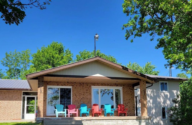 Lake Nipissing Cottage with Starlink Perfect for Workation