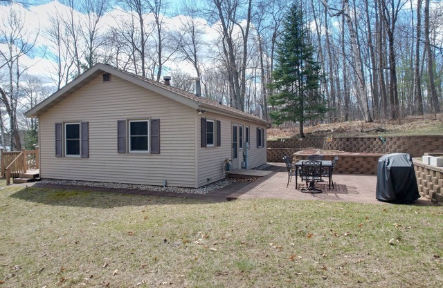 Lake Nokomis Cozy 2-Bed Getaway for Couples, Families & Outdoor Enthusiasts