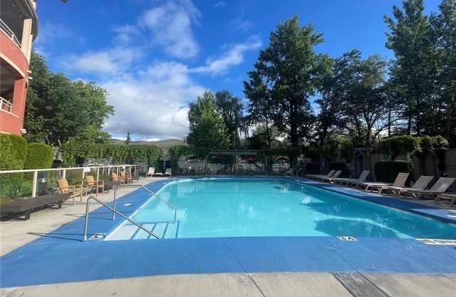 Lake Okanagan waterfront Condo. Large dock with pool and hot tub Reg #H015247536
