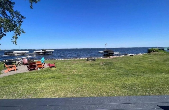 Lake Osakis Resort Villa | Aero| Two Bedroom |Sleeps 6| lake Front |Family| Groups