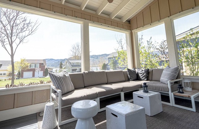 Lake Osoyoos Gem!
