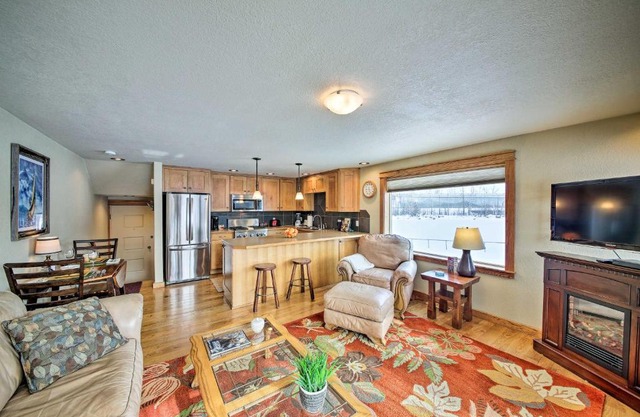 Lake Pend Oreille Condo with Porch and Mountain View!