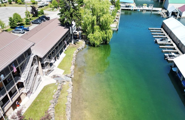 💦Lake Pend Oreille WATERFRONT condo for rent in Bayview, Idaho.