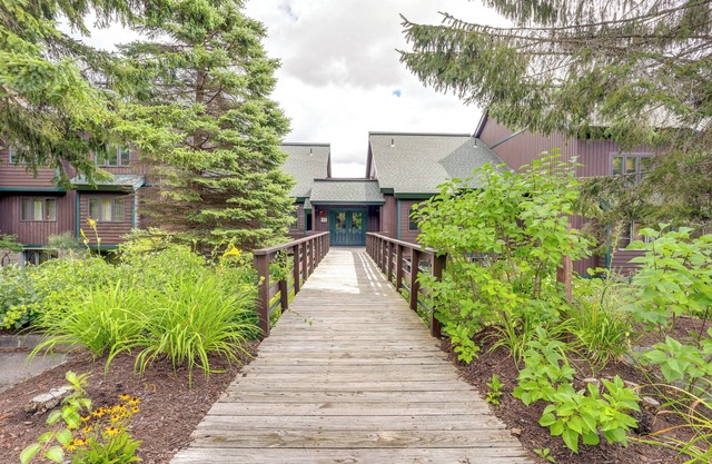 Lake Placid Condo w/ Patio - Walk to Beach!