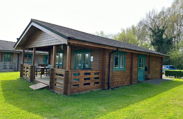 Lake Pochard, Oak Lodge