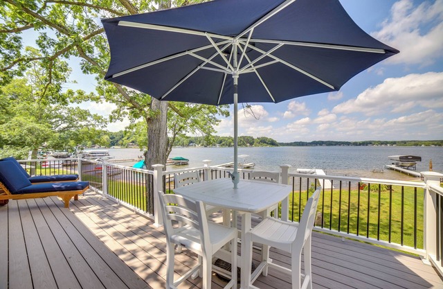 Lake Retreat w/ Fire Pit: Pierson Paradise!