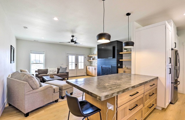 Lake Roosevelt Getaway w/ Lake + Mountain Views!
