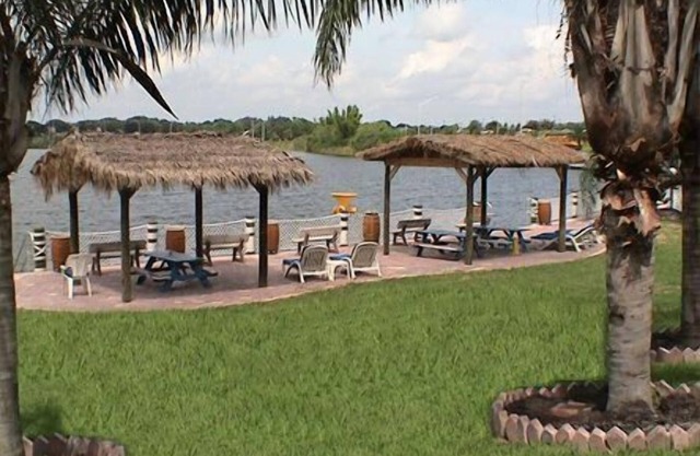 Lake Roy Beach Inn