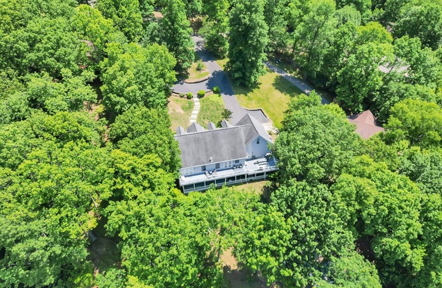 LAKE Royale: 5 Br Lakefront Home with spacious docks and private hot tub.