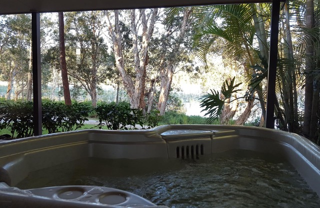 Lake Russell Lakeside Retreat - McCubbin Cottage