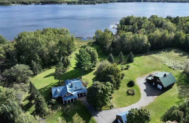 Lake Salem Waterfront Estate - Sleeps 14