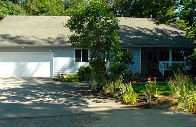 Lake Sawyer Area Retreat
