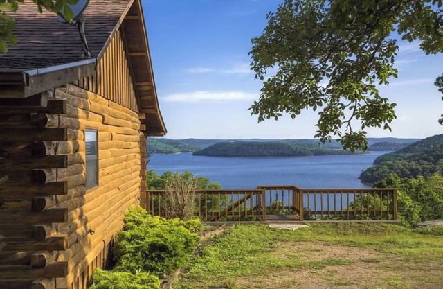 Lake Shore Cabin am Beaver Lake mit Bootsanlegestelle und Schwimmdeck