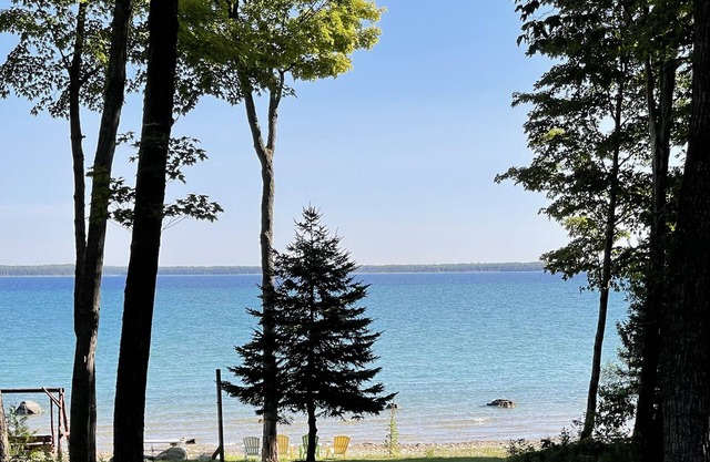 Lake Shore Stay- on the shore of Lake Michigan, Beaver Island, MI