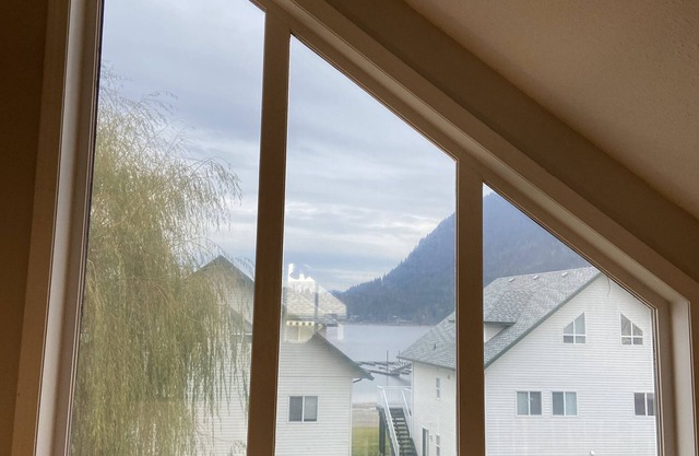 Lake Side, Privatstrand, Bootsanleger, Gated Community am Mara Lake, Bc