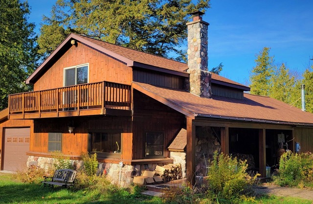 Lake Superior Tri-level: Spacious 4bed/2ba cabin on 8 acres & Finnish sauna
