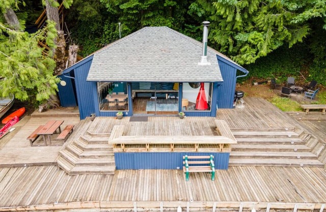 Lake Sutherland Waterfront Cabin w/ Expansive Dock