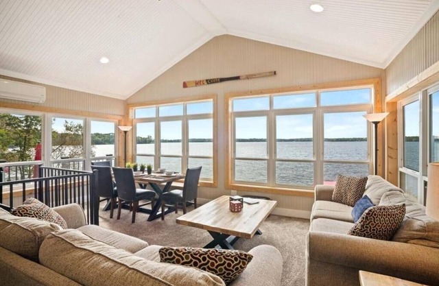 East Lake Sylvia Cabin - Atemberaubende Aussicht auf das Wasser