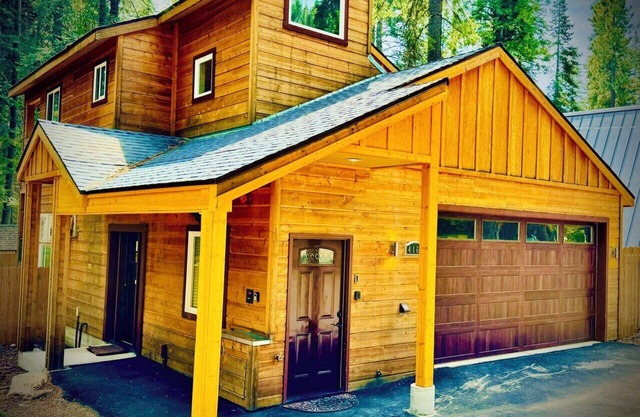 Lake Tahoe W. Shore Cabin, Tahoe Pines / Homewood, Schlafmöglichkeiten für 8-10, Hottub, Wifi, Kabel